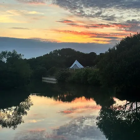 Lakeside Glamping Firecrest St Columb Major Exterior photo