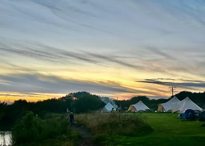 Lakeside Glamping Firecrest