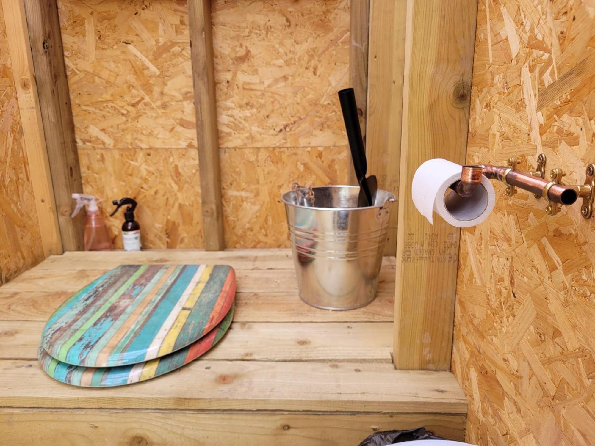Luxury tent Lakeside Glamping Firecrest