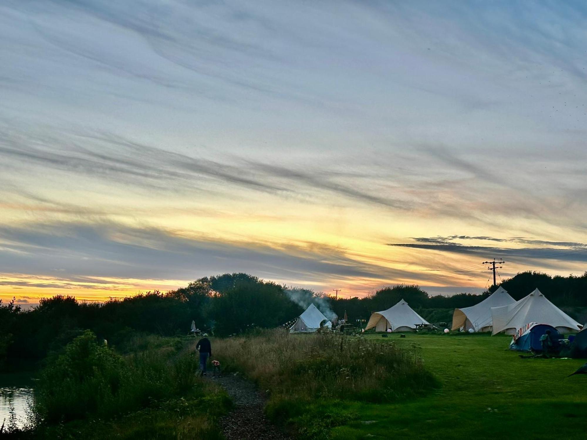 Luxury tent Lakeside Glamping Firecrest