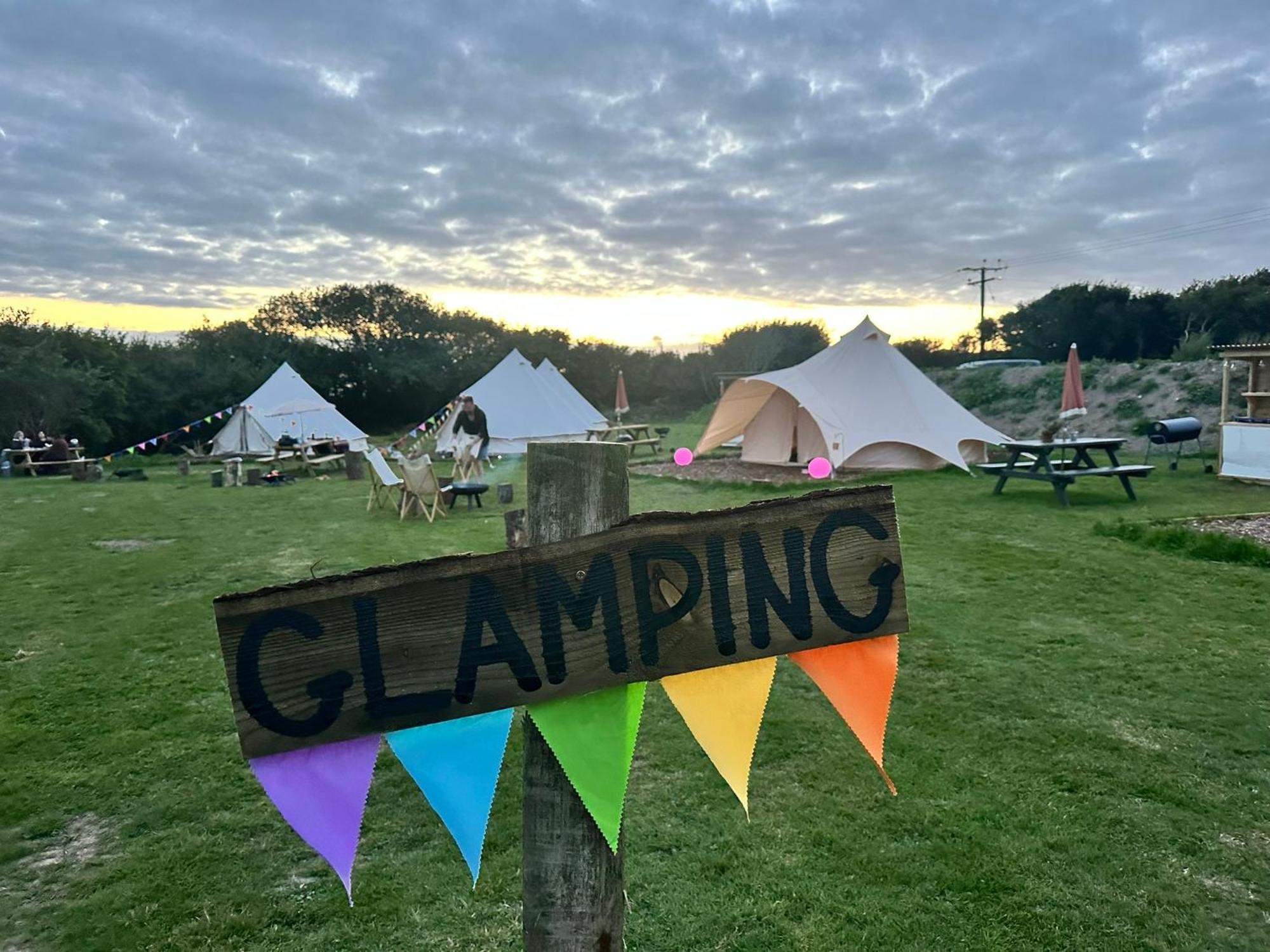 Luxury tent Lakeside Glamping Firecrest St Columb Major