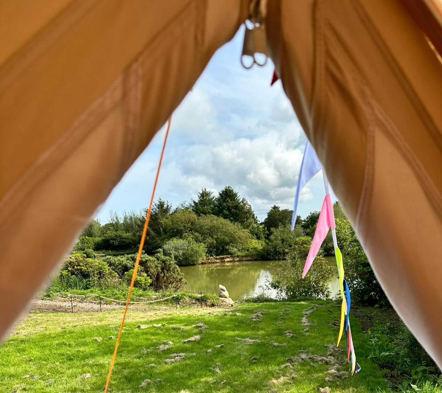 Luxury tent Lakeside Glamping Firecrest *