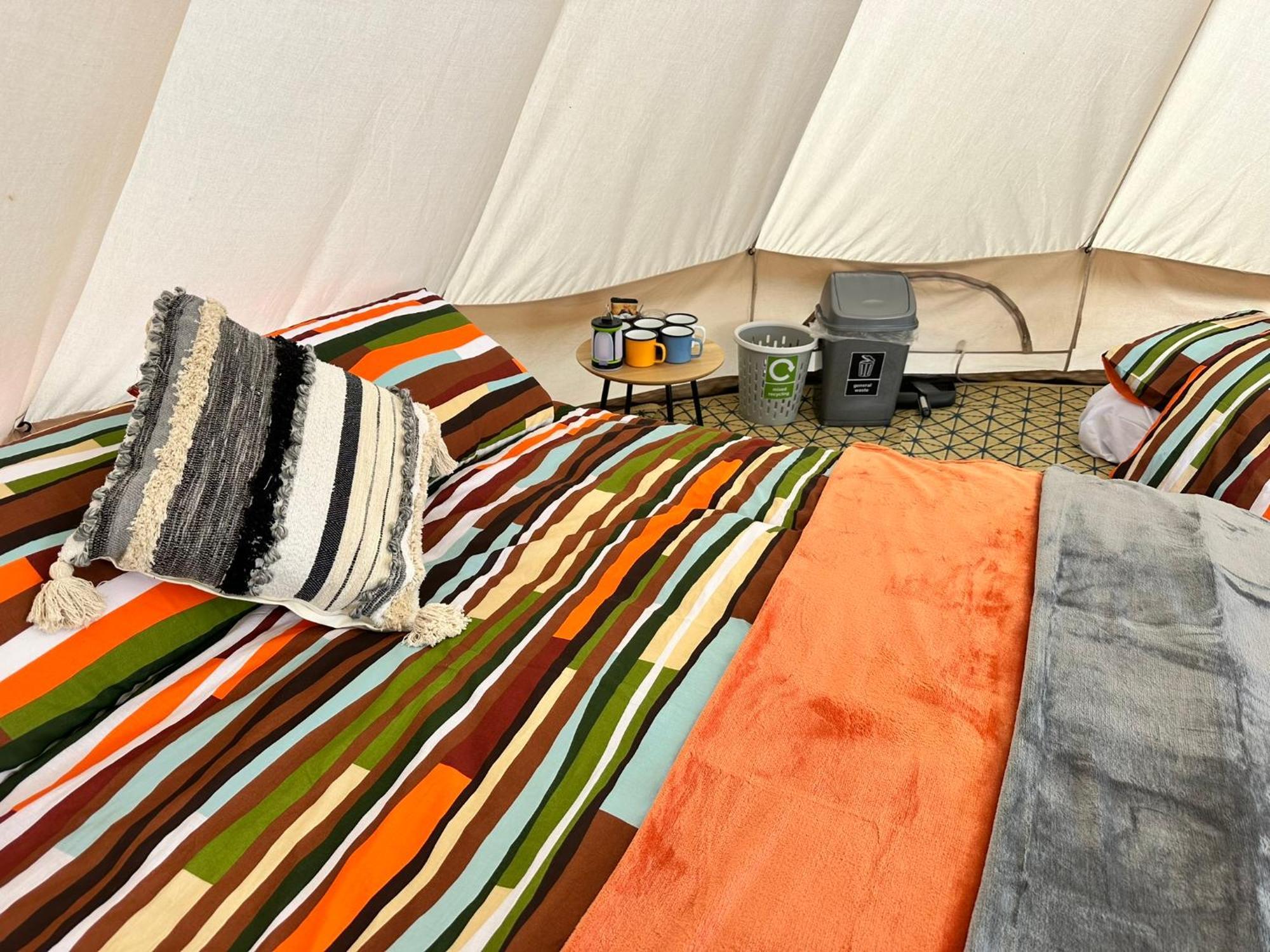 Luxury tent Lakeside Glamping Firecrest *