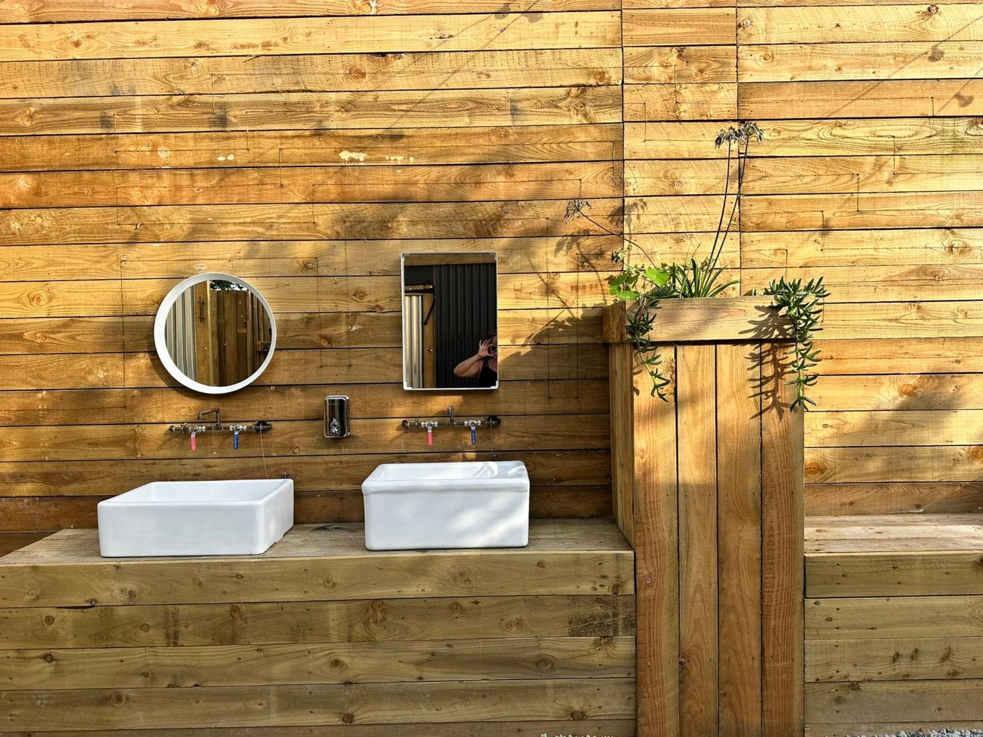 Lakeside Glamping Firecrest